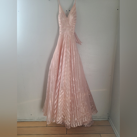 Elegant light Pink Halter Evening Gown - Picture 7 of 10
